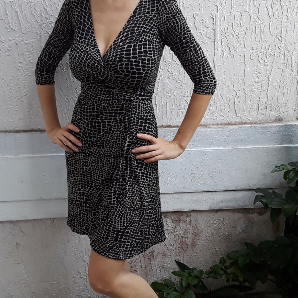 B. Calm wrap dress